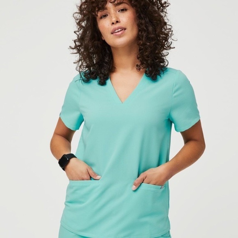 Medium Figs Casma Three Pocket Aqua Scrub Top Womens